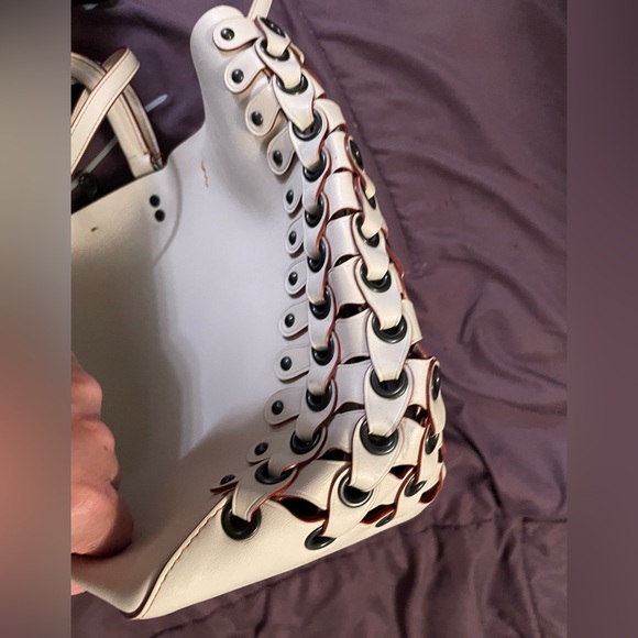 Coach OffWhite Genuine Glovetanned Leather Rogue Tote With Coach Link Detail - Picture 5 of 16